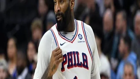 “郑钦文迎战澳网第二轮西格蒙德”